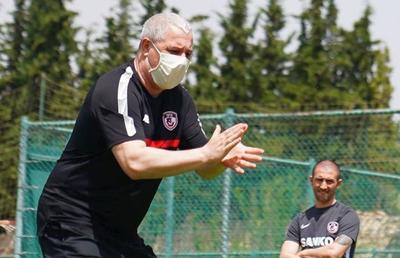 Marius Șumudică a dezvăluit cine e omul bolnav de coronavirus la Gaziantep: „Urmează 5 zile dificile”