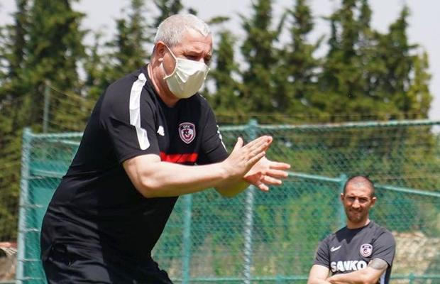 Marius Șumudică a dezvăluit cine e omul bolnav de coronavirus la Gaziantep: „Urmează 5 zile dificile”