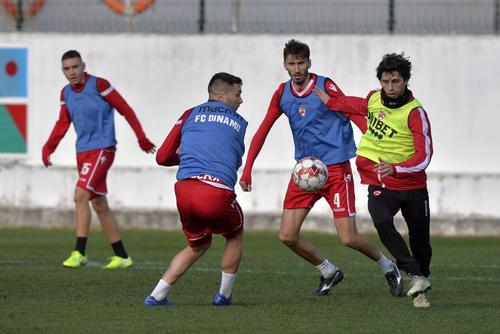 Conducerea lui Dinamo le-a comandat jucătorilor să rămână la Săftica