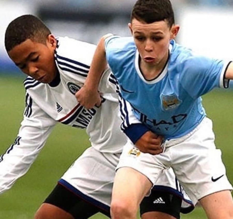 FOTO: chelseafc.com Impresionant: de la meciurile de juniori la finala Ligii! Reece James și Phil Foden au refăcut o poză din urmă cu 7 ani