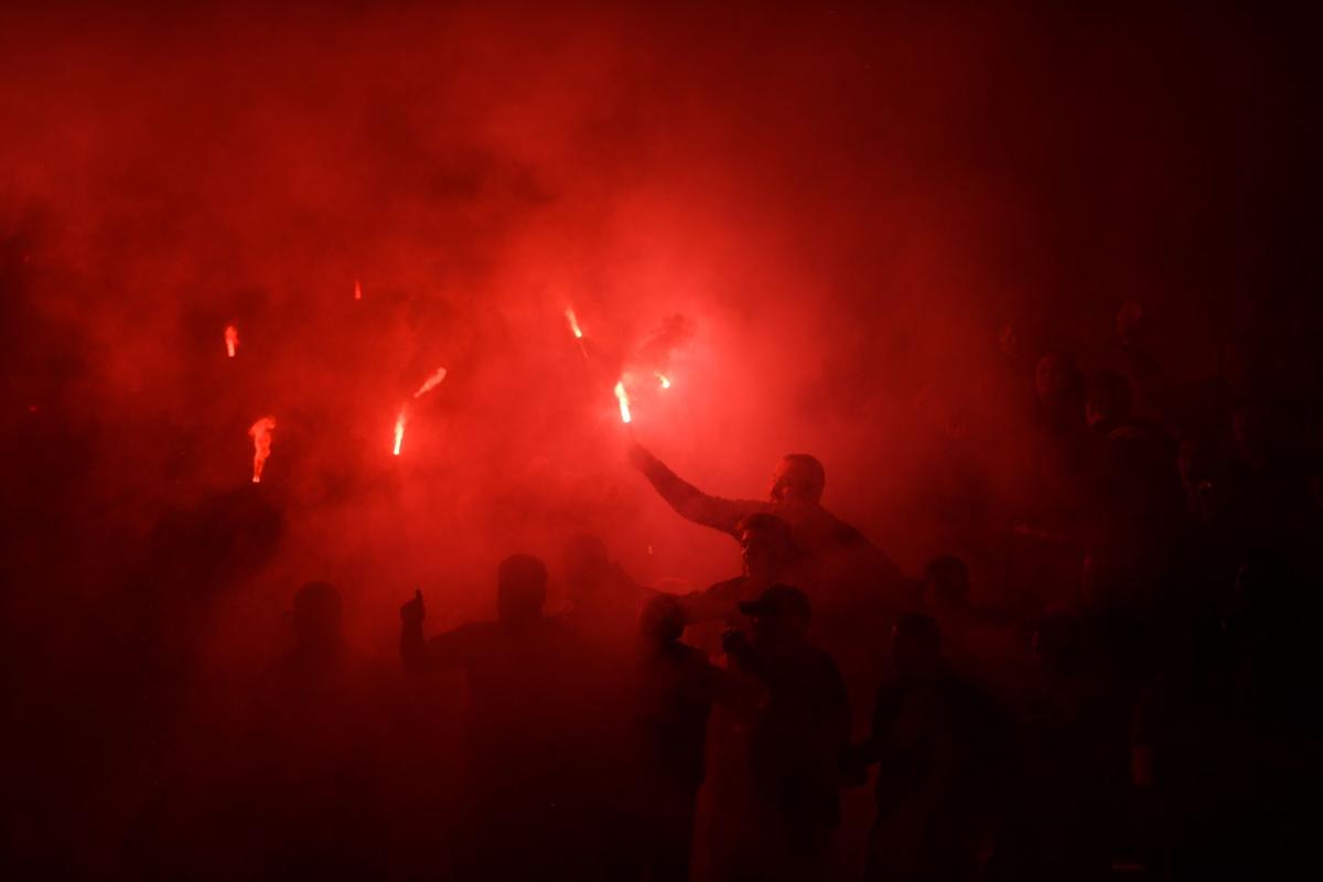 Ultrașii Stelei au așteptat retrogradarea lui Dinamo și au împânzit Bucureștiul cu același mesaj, la miezul nopții!