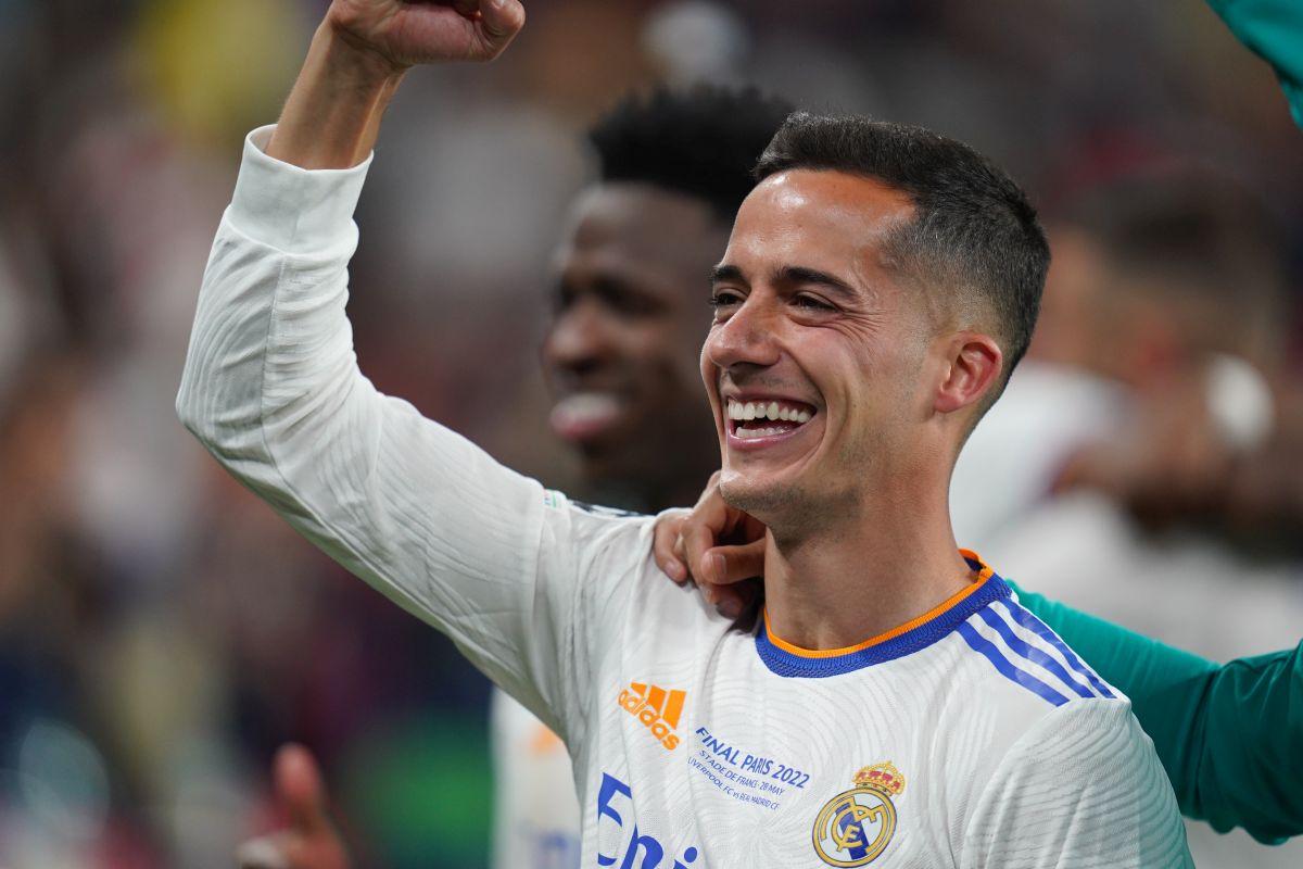 Imagini FABULOASE cu bucuria jucătorilor lui Real Madrid: Kroos și Modric s-au tăvălit pe gazon, Marcelo a vrut să fugă cu trofeul
