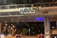 Ultrașii Stelei au așteptat retrogradarea lui Dinamo și au împânzit Bucureștiul cu același mesaj, la miezul nopții!