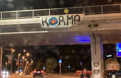 Ultrașii Stelei au așteptat retrogradarea lui Dinamo și au împânzit Bucureștiul cu același mesaj, la miezul nopții!