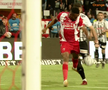 În minutul 53 al meciului Dinamo - U Cluj, la scorul de 1-1, fotbaliștii gazdelor au cerut nejustificat o lovitură de la 11 metri, la duelul dintre Christian Irobiso și Florin Ilie.