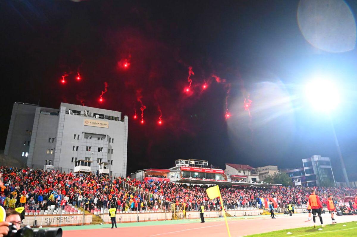 Momente delicate filmate de reporterul GSP pe stadion » Un dinamovist și-a strigat durerea în fața jandarmilor: „Tu nu o să poți să-nțelegi niciodată! Nu plec de aici”