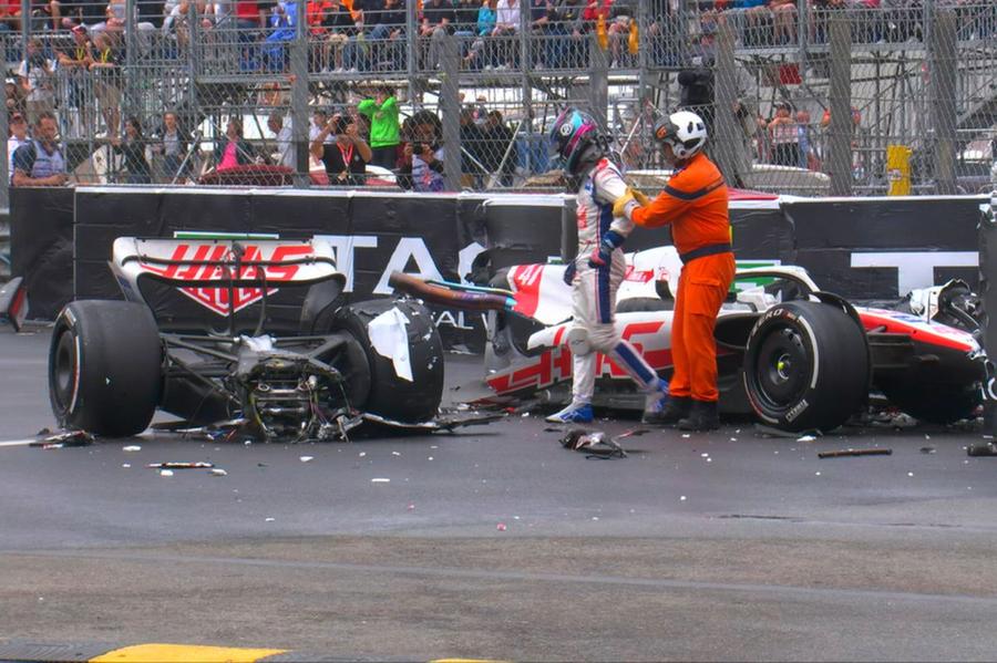 Foto: Formula 1 Podium inedit la Monaco, Mare Premiu dat peste cap de ploaie și de accidentul violent al lui Schumi jr. » Clasamente: cursă și general