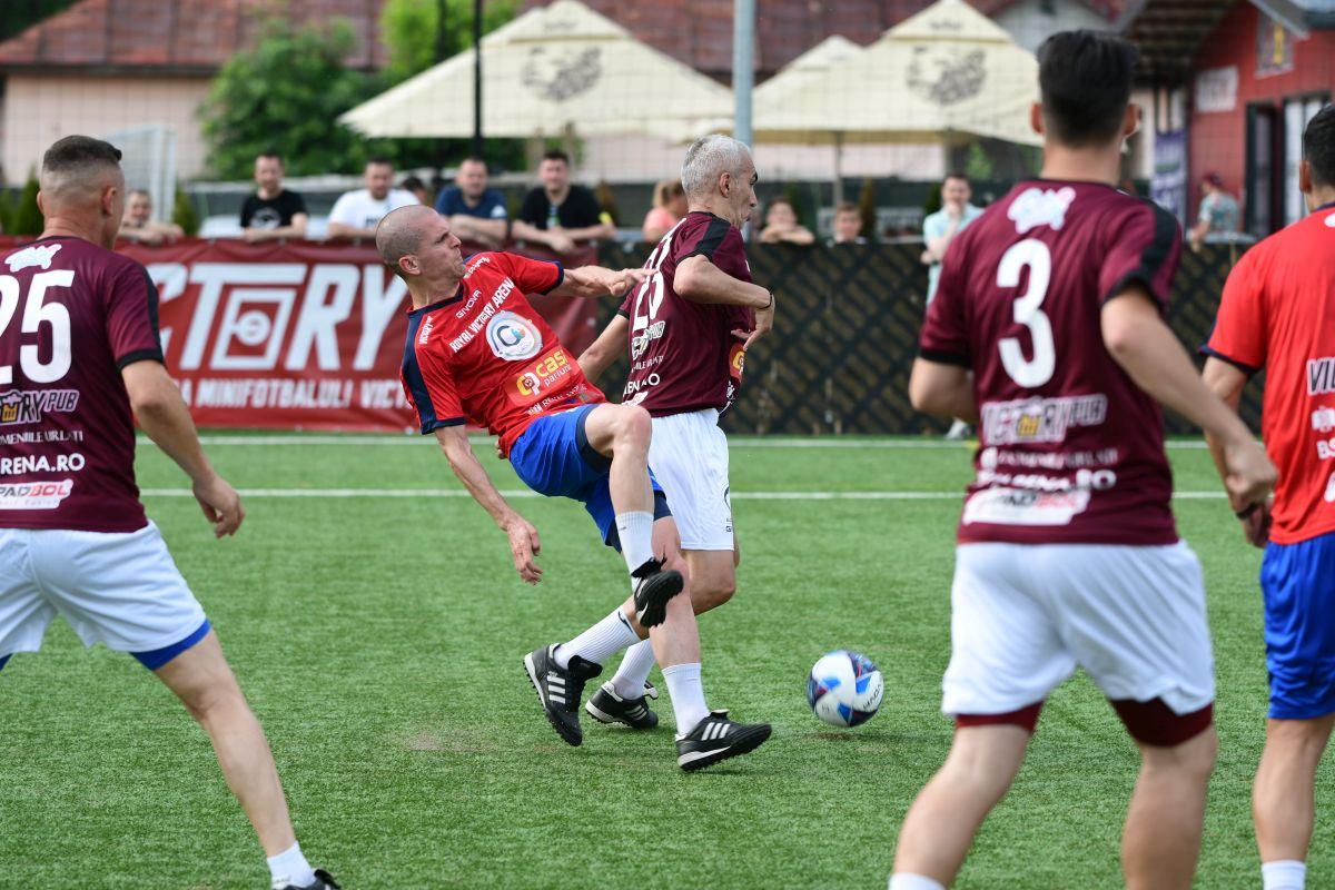 Cum s-au mișcat „UEFAantasticii” pe sinteticul din Ghencea » Imagini tari: „atleții” Rădoi, Dică, Iencsi, Niculae + cine „a rupt” cântarul