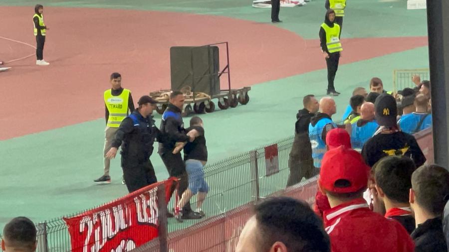 Cântece în stadion, bătaie pe străzi! » Imagini filmate cu o oră înaintea barajului Dinamo - U Cluj