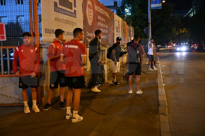Elevii lui Dusan Uhrin au părăsit arena din Ștefan cel Mare după miezul nopții, într-un mod dezorganizat.