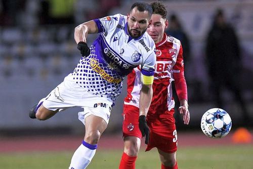 Atât fotbaliștilor de la Dinamo, cât și celor de la FC Argeș, li s-au promis prime financiare consistente, dacă vor reuși să câștige barajul de menținere-promovare în Superliga.