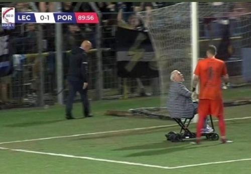 Paolo Leonardo Di Nunno, președintele clubului Lecco din Serie C, a intrat pe teren într-un scaun cu rotile și a fost suspendat până la finalul lunii august.