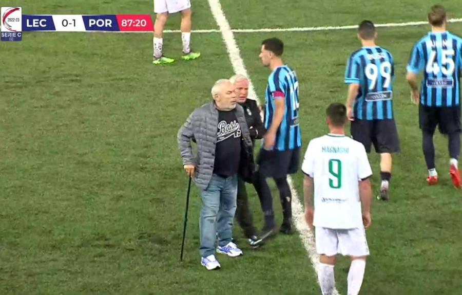 Paolo Leonardo Di Nunno Imaginile weekend-ului » Președintele echipei a intrat pe gazon în baston, a înjurat arbitrul și a lovit un adversar! Apoi a ieșit cu mașinuța de pe teren
