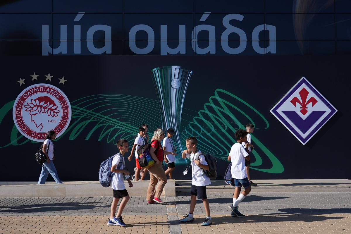 A început la Cluj, acum e la un pas să îl egaleze pe Mourinho » Traiectoria incredibilă până în finala Conference League: „Nu ne vom opri!”