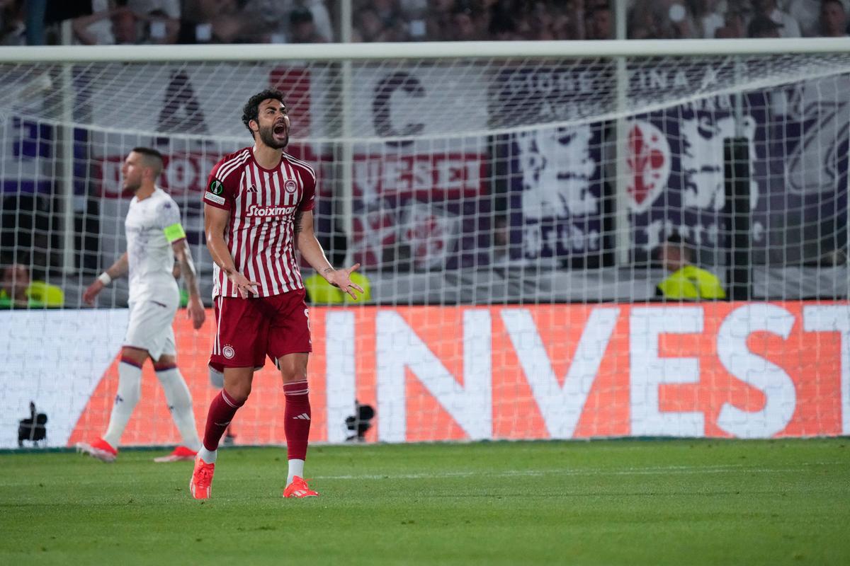Zeii au decis: Cupa coboară în Port! Olympiakos trece de Fiorentina în prelungiri » Nebunie la Atena