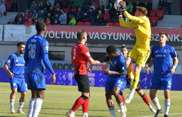 A semnat cu Dinamo, după ce Rapid l-a lăsat liber de contract! E a treia mutare în tabăra „câinilor”
