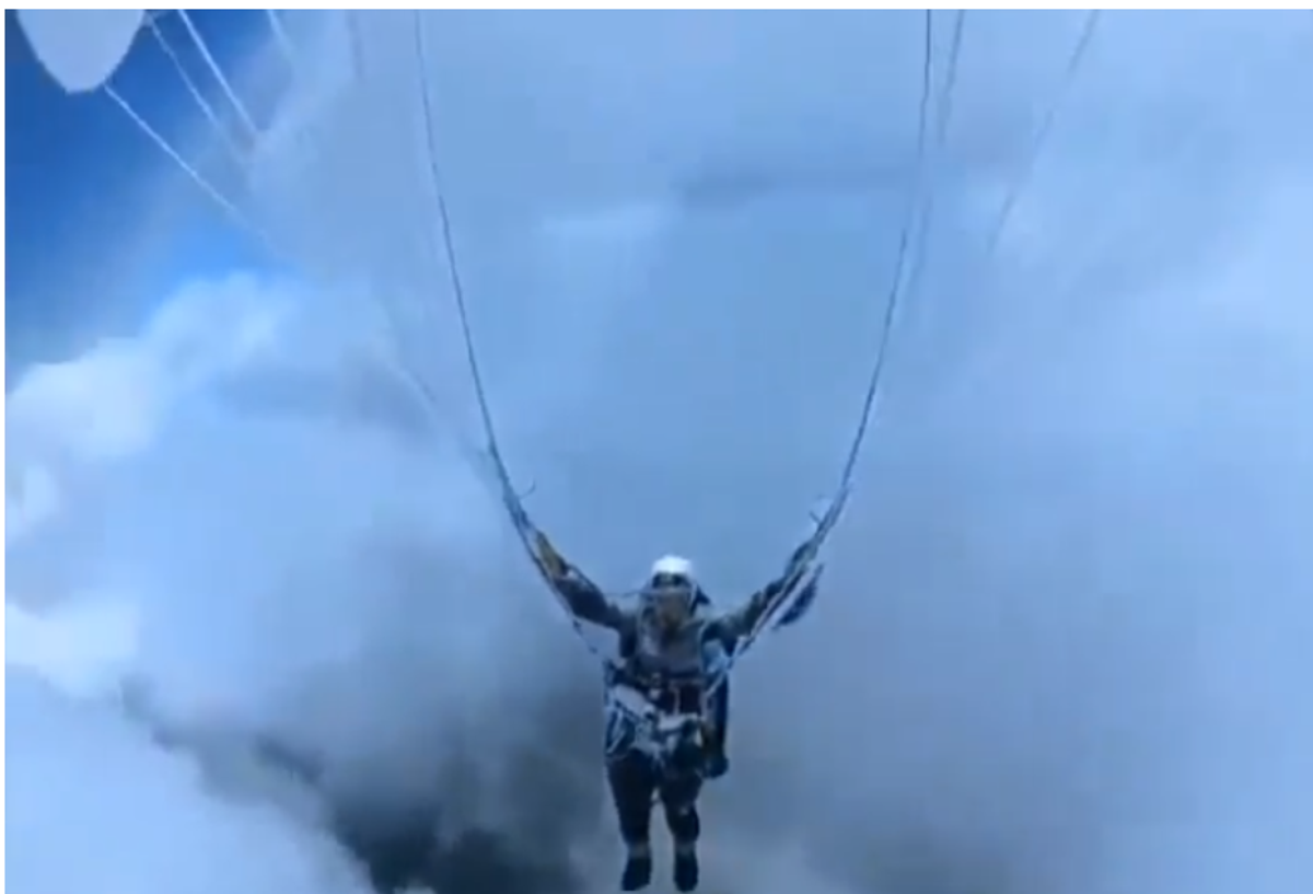 Un parapantist a fost tras de un vortex până la 8.000 de metri altitudine