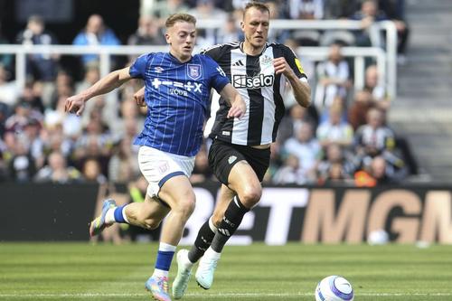 Liam Delap, în albastru // Foto: Imago