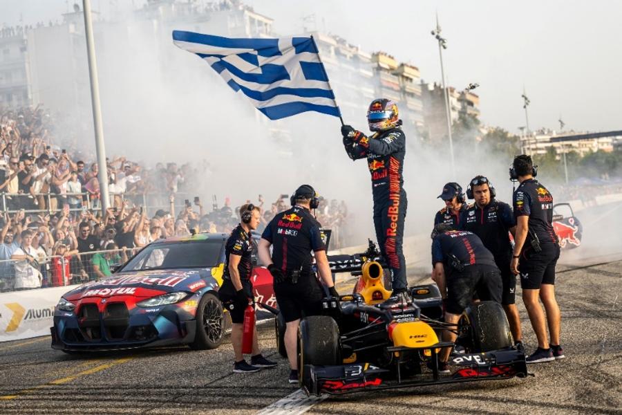 Evenimentul „Red Bull Showrun by ALUMIL”: spectacolul impresionant de sport motorizat la Atena!