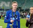 Cole Palmer, cu trofeul în pantaloni după finala Conference League
