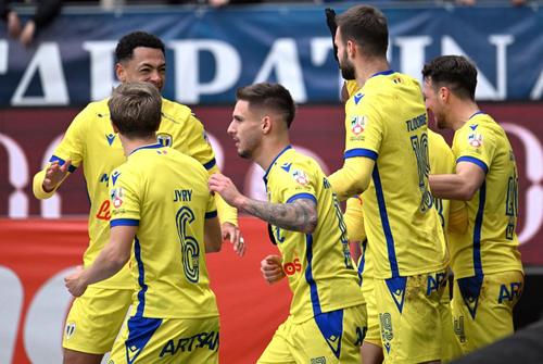 Tomas Jyry (25 de ani), cu numărul 6, mijlocașul celor de la Petrolul Ploiești, a fost convocat în premieră la naționala Finlandei. // foto: Imago Images