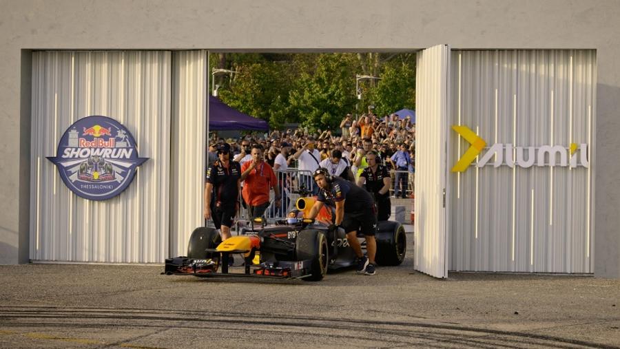 Evenimentul „Red Bull Showrun by ALUMIL”: spectacolul impresionant de sport motorizat la Atena!