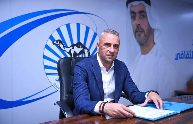 Liber de contract de un an, fostul antrenor de la Craiova a fost prezentat la noua echipă
