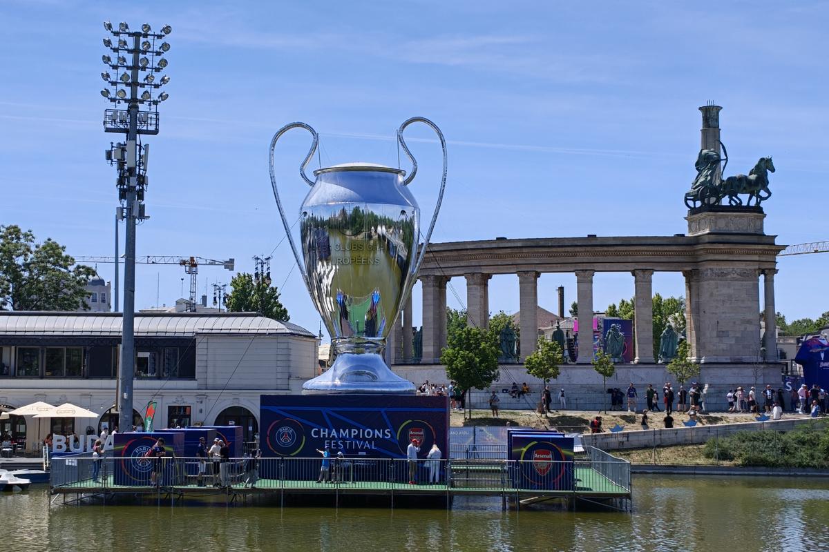 Gazeta a ajuns la finala Champions League! Festival inedit în Budapesta: 30 de lei pentru o bere, iar cash-ul este interzis » Steaua, amintită în capitala Ungariei!