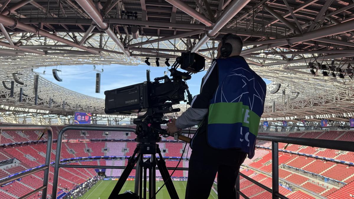 Se filmează cu dronele la finala PSG - Arsenal! » Cifrele incredibile ale unui spectacol planetar organizat la Budapesta