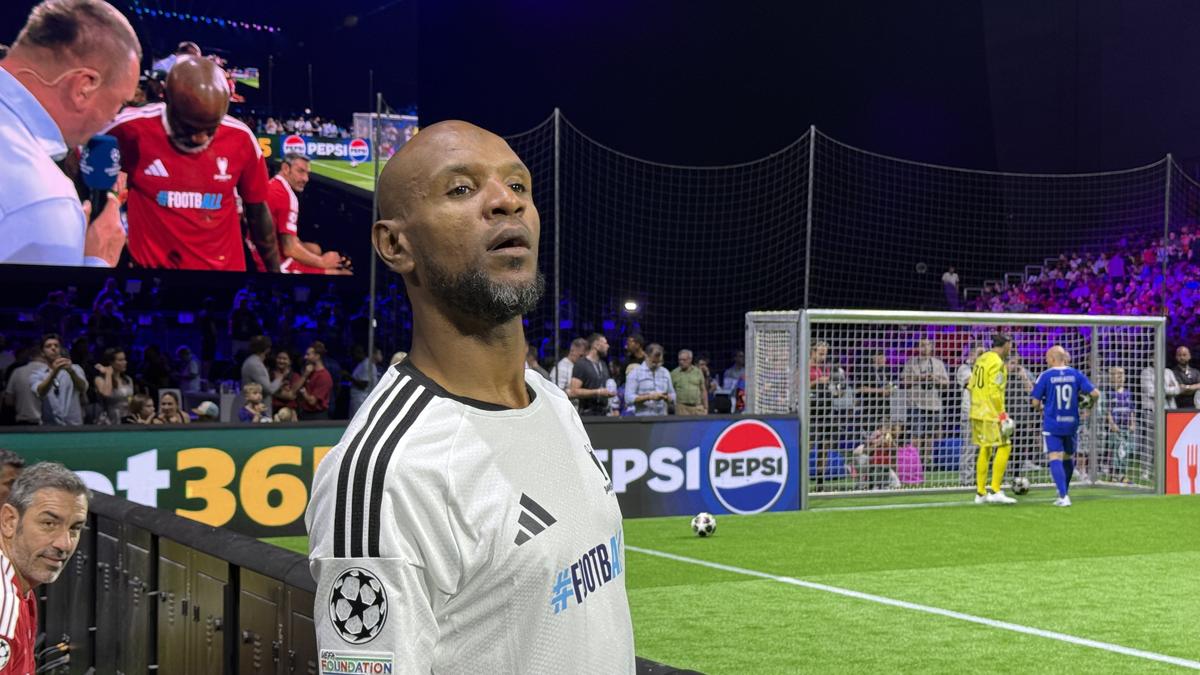 Imagini memorabile din culise » Roberto Carlos a vorbit în limba română la Budapesta, iar Horațiu Moldovan a intrat live cu Santi Cazorla: „Ești top, top, top!”