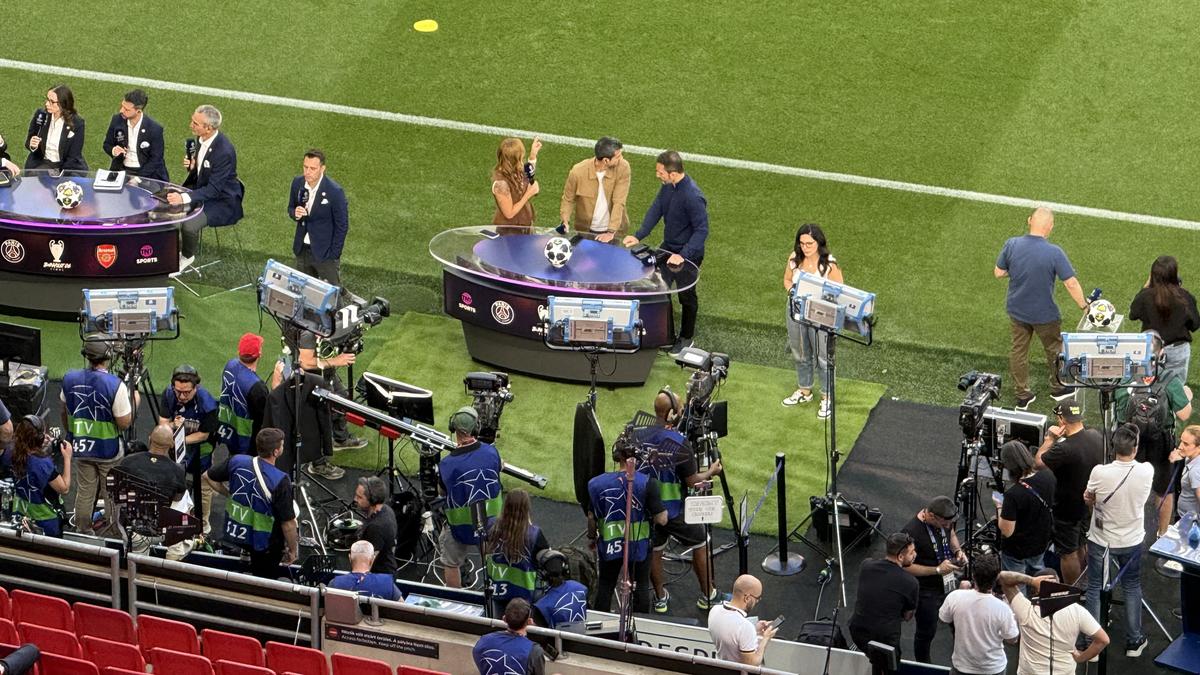 Se filmează cu dronele la finala PSG - Arsenal! » Cifrele incredibile ale unui spectacol planetar organizat la Budapesta