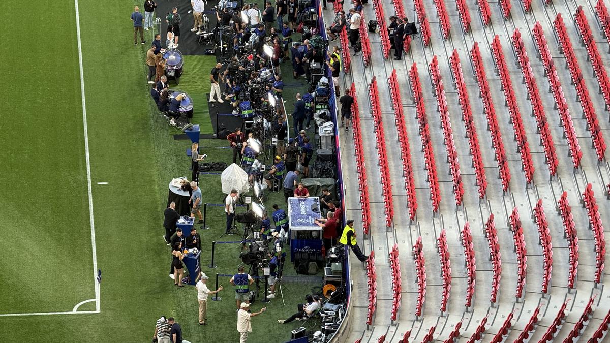 Se filmează cu dronele la finala PSG - Arsenal! » Cifrele incredibile ale unui spectacol planetar organizat la Budapesta