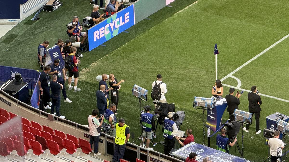 Se filmează cu dronele la finala PSG - Arsenal! » Cifrele incredibile ale unui spectacol planetar organizat la Budapesta