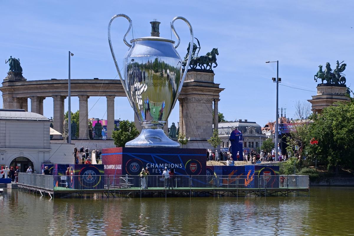 Gazeta a ajuns la finala Champions League! Festival inedit în Budapesta: 30 de lei pentru o bere, iar cash-ul este interzis » Steaua, amintită în capitala Ungariei!