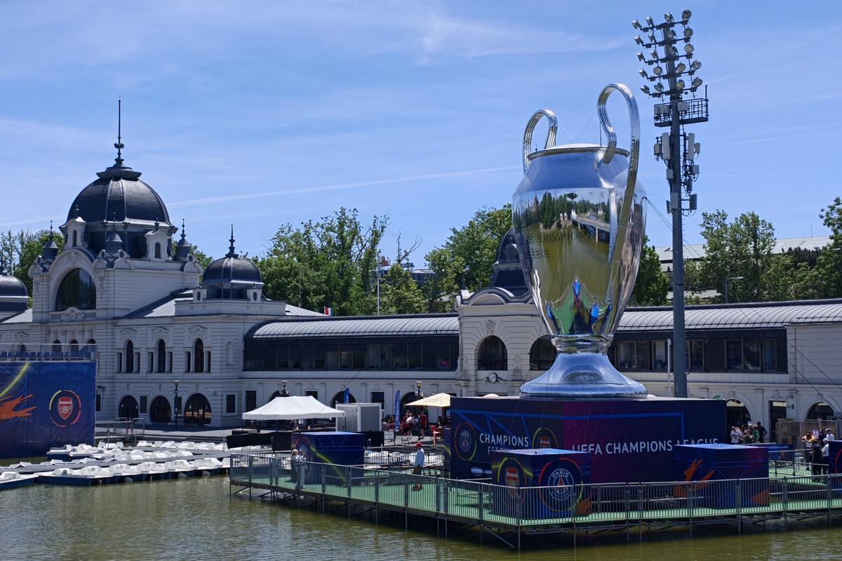 Gazeta a ajuns la finala Champions League! Festival inedit în Budapesta: 30 de lei pentru o bere, iar cash-ul este interzis » Steaua, amintită în capitala Ungariei!
