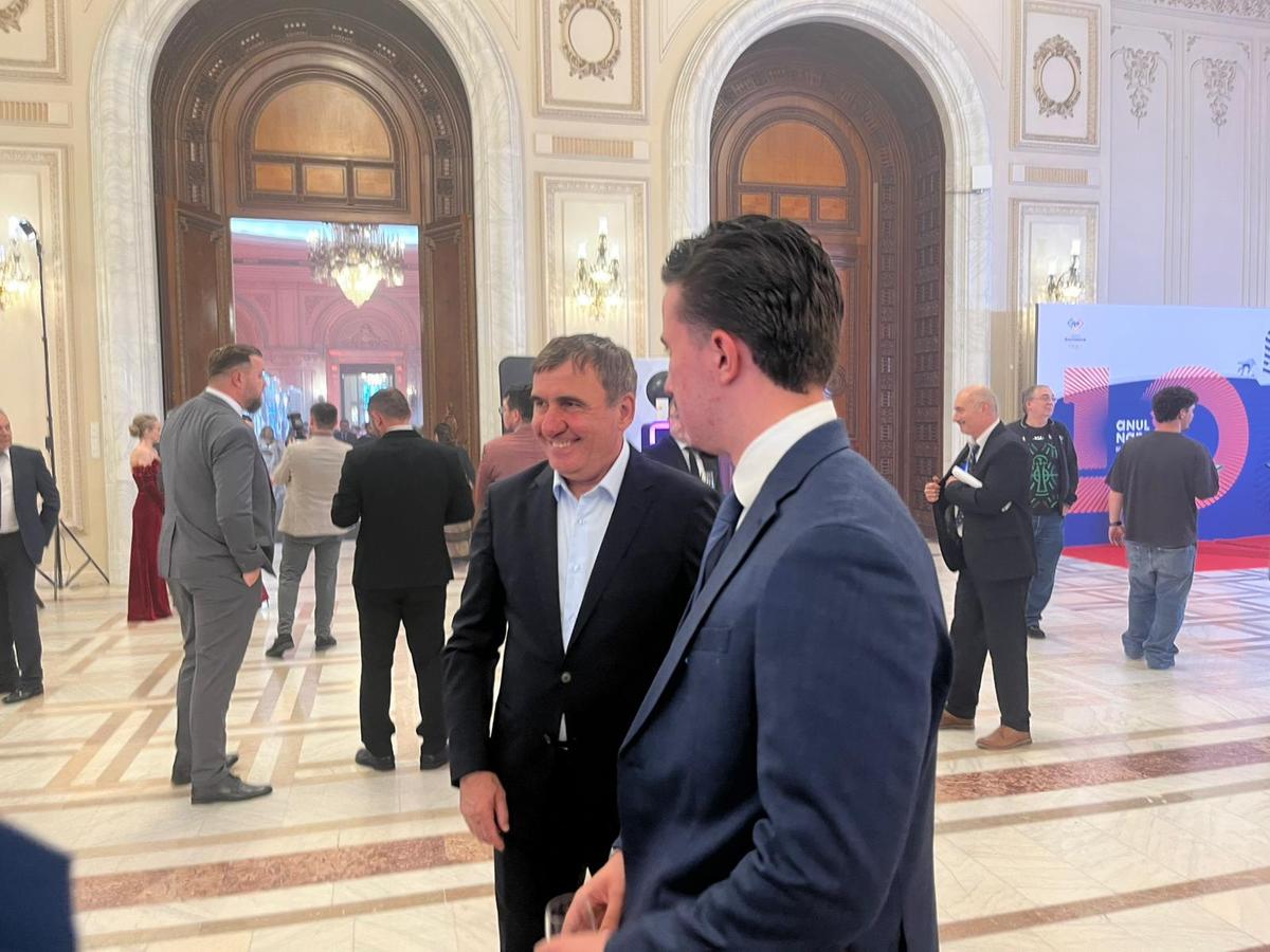 În timpul derby-ului Dinamo - FCSB, selecționerul Gică Hagi a ales să participe la alt eveniment din București