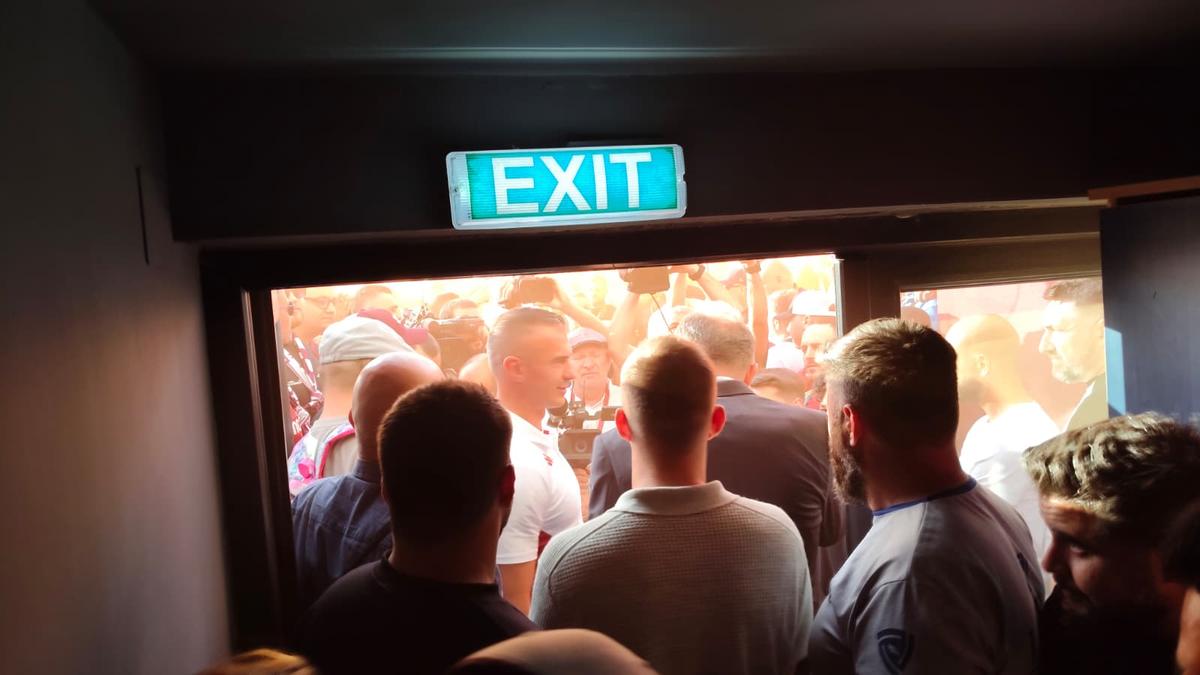 Dan Șucu a coborât în parcarea Sălii Rapid pentru a-i convinge să intre pe stadion la prezentarea lui Pancu