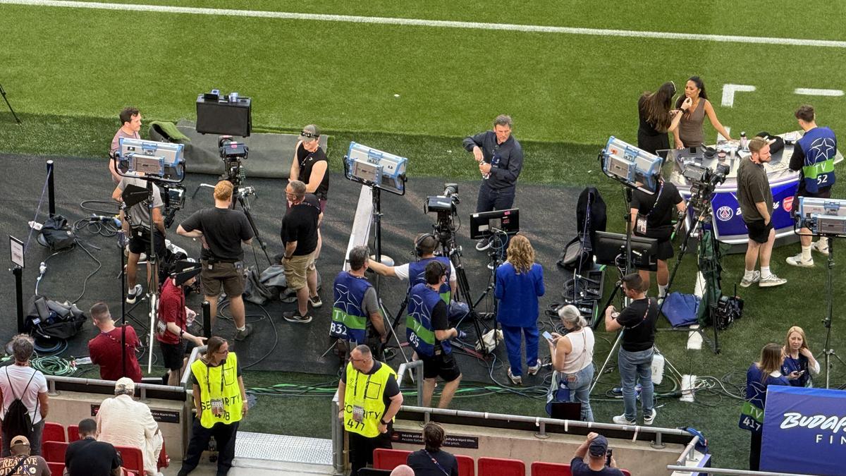 Se filmează cu dronele la finala PSG - Arsenal! » Cifrele incredibile ale unui spectacol planetar organizat la Budapesta