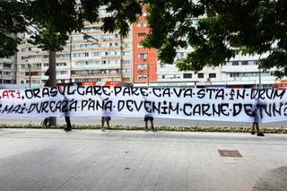 Ultrașii au luat atitudine după ce o dronă a lovit un bloc din Galați » Ce banner au afișat
