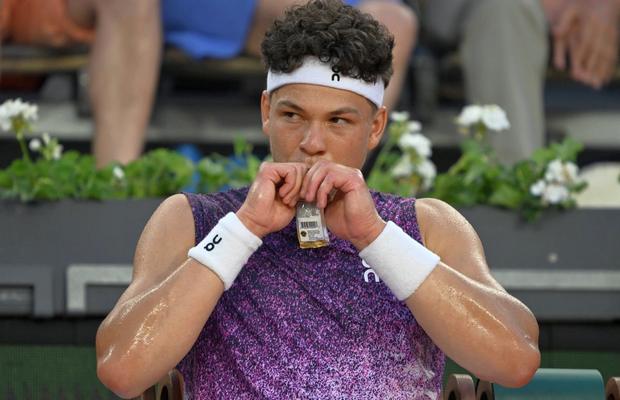 Cel mai „nebun” Roland Garros: favoriții au căzut ca spicele joi seara! Doar doi jucători din top 5 au mai rămas în concurs