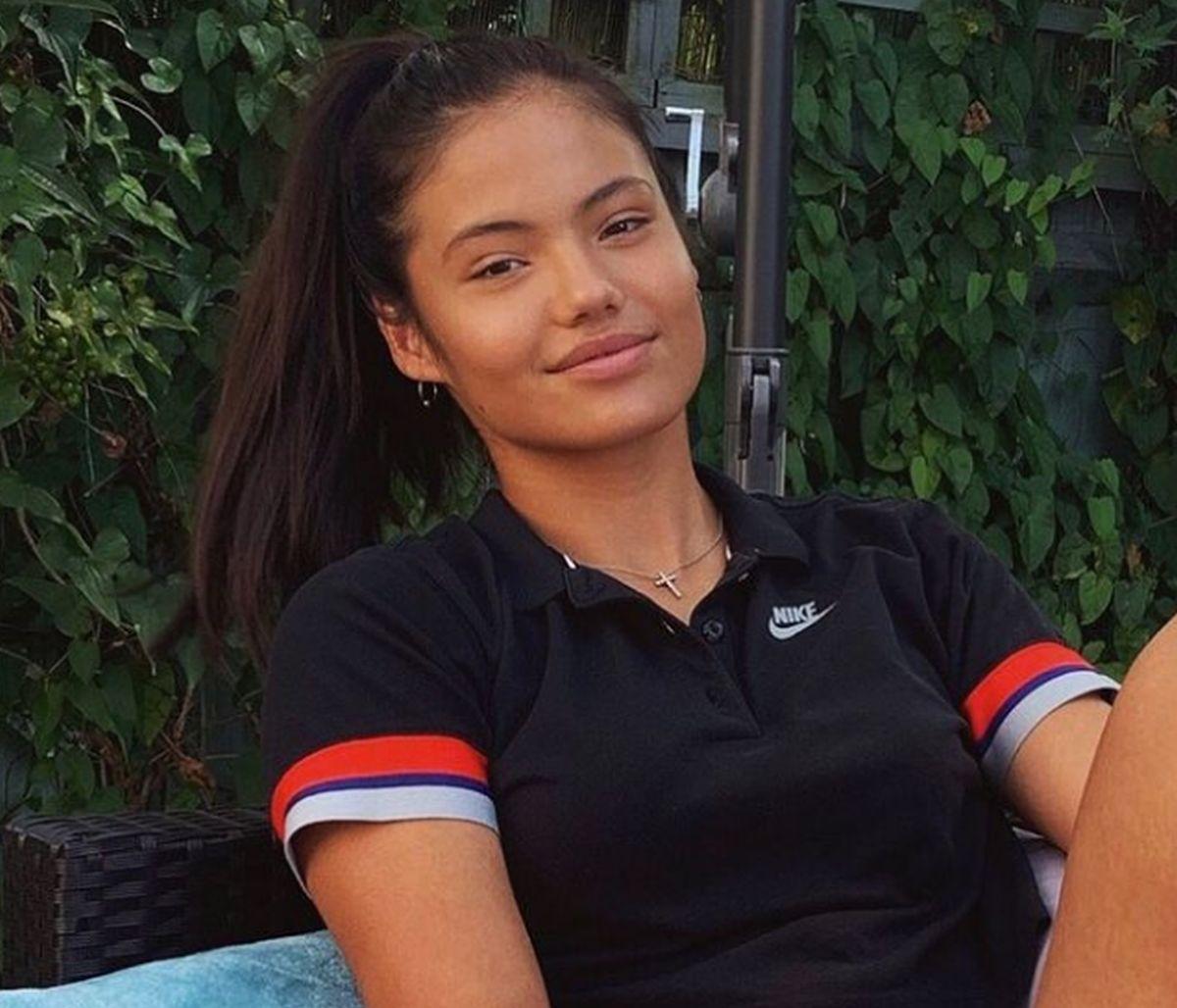 Emma Răducanu, steaua cu origini românești a tenisului britanic, poze pe teren, personale și din Vogue