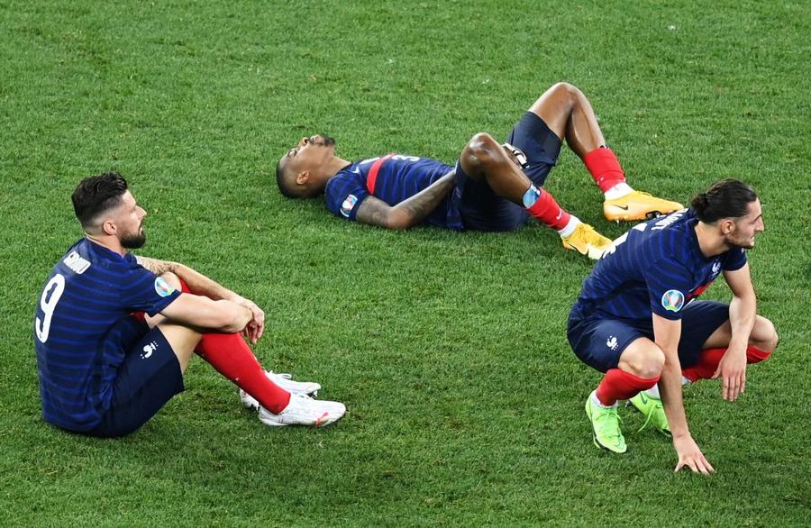Francezii, dărâmați la finalul meciului cu Elveția (foto: Guliver/Getty Images) Bucureștiul s-a răzbunat!