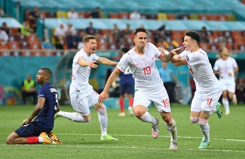 Luni a fost cea mai spectaculoasă zi de la Euro 2020, cu cele două optimi de finală, Croația - Spania (5-3 după prelungiri) și Franța - Elveția (4-5 după loviturile de departajare), ambele încheiate cu același scor, 3-3, după 90 de minute.
