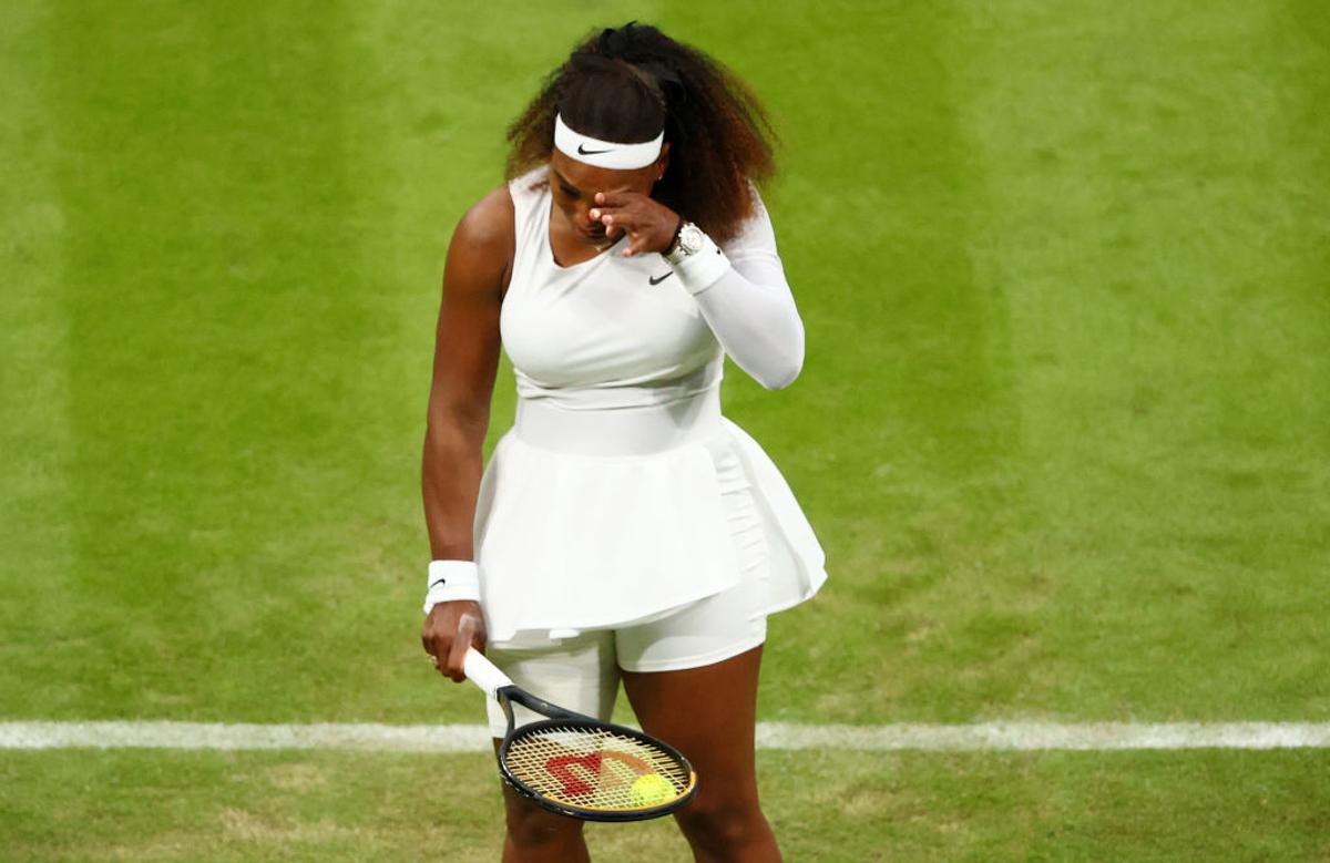 Serena Williams a abandonat în primul meci de la Wimbledon! Imagini dureroase: s-a prăbușit în genunchi și a început să plângă