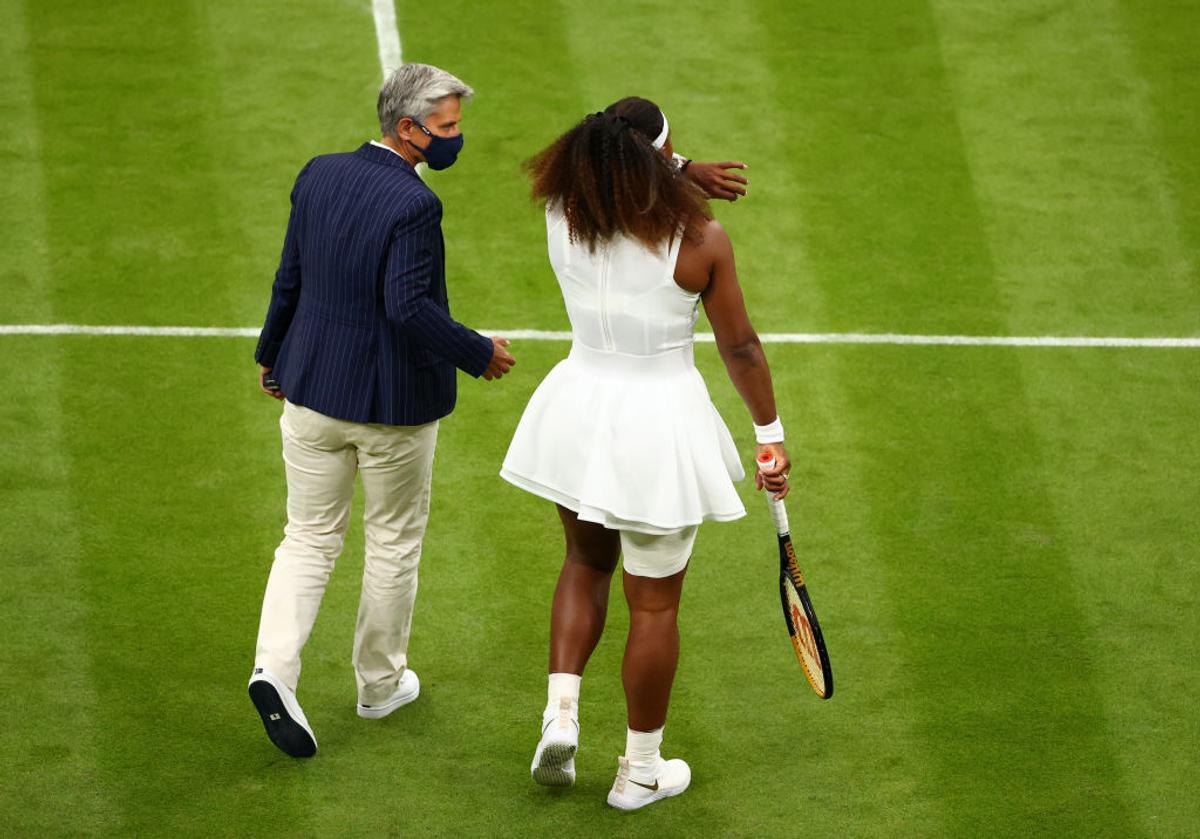 Serena Williams a abandonat în primul meci de la Wimbledon! Imagini dureroase: s-a prăbușit în genunchi și a început să plângă