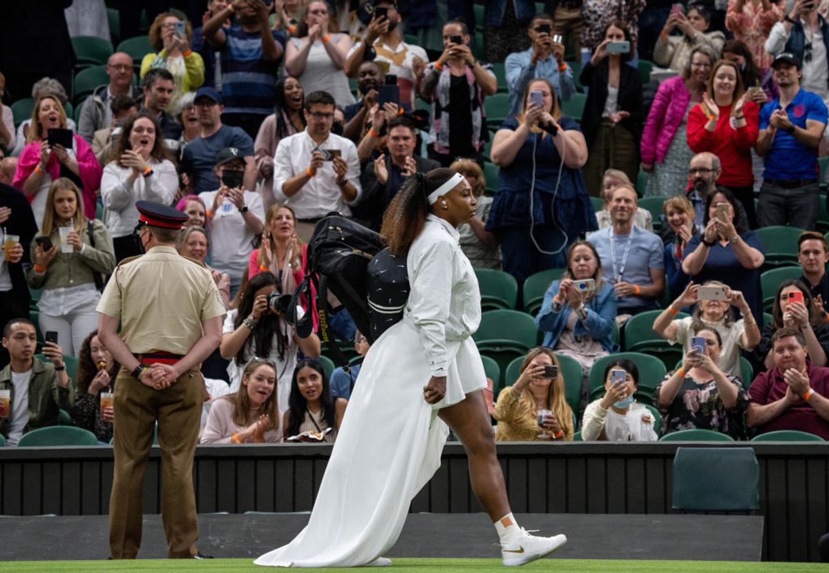 Serena Williams a abandonat în primul meci de la Wimbledon! Imagini dureroase: s-a prăbușit în genunchi și a început să plângă