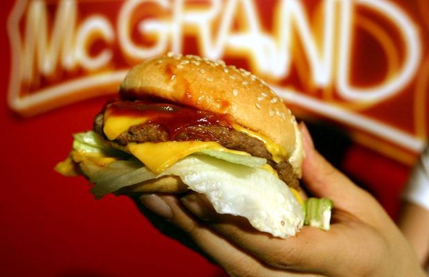 Două povești inedite de la Academia Hagi: cum au strecurat jucătorii mâncare de la McDonald's în cameră + Sumă uriașă câștigată de un bodyguard la pariuri
