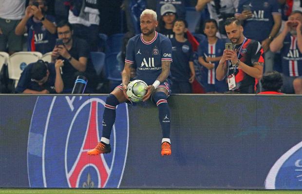Pus pe lista neagră la PSG, Neymar e așteptat la alt club uriaș din Europa: „Trebuie să vină aici”