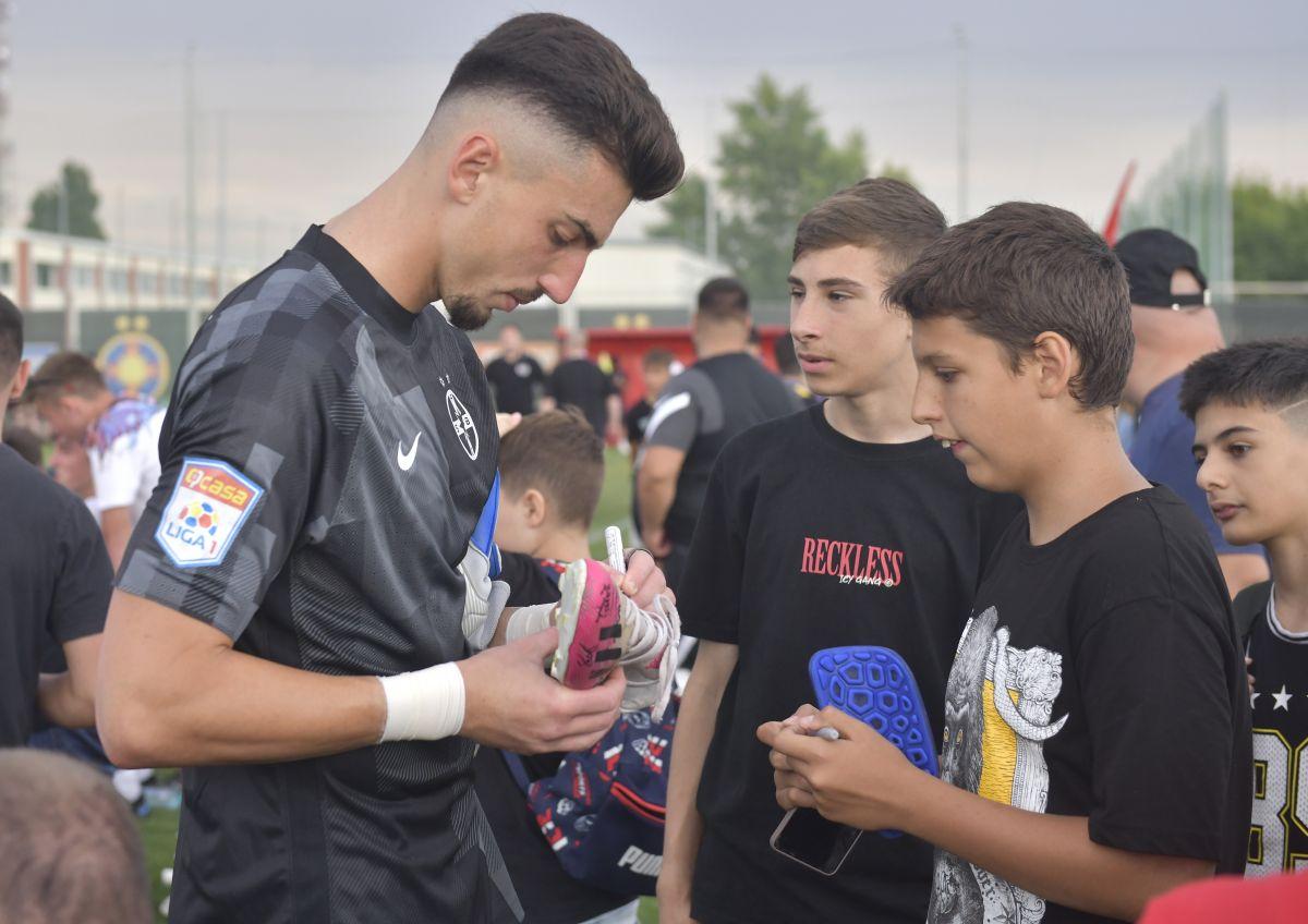 „Nordul” e gata pentru noul sezon! Ultrașii roș-albaștrilor au făcut spectacol la amicalul FCSB-ului