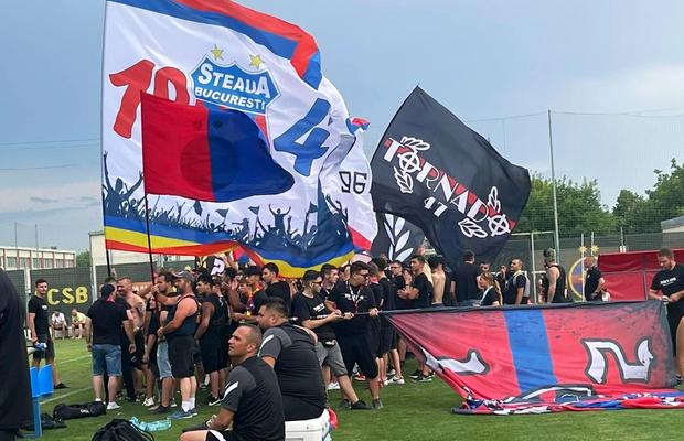 „Nordul” e gata pentru noul sezon! Ultrașii roș-albaștrilor au făcut spectacol la amicalul FCSB-ului